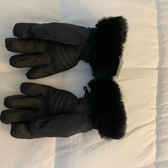 Colmar Women’s Ski Gloves. Black. - Picture 5 of 7